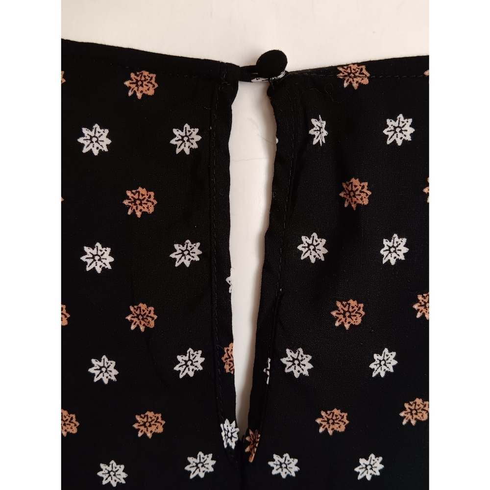 Express Bell Sleeve Floral Print Top - Picture 4 of 6